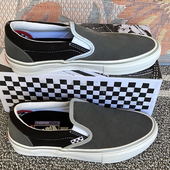 Vans Men’s Skate Slip-On
Reflective Black/Grey
VN0A5FCAN42
Sneakers - Picture 2 of 16